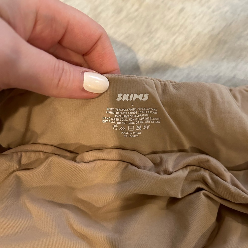 SKIMS Fits Everybody Bandeau Bralette size L color: Clay - Picture 5 of 5